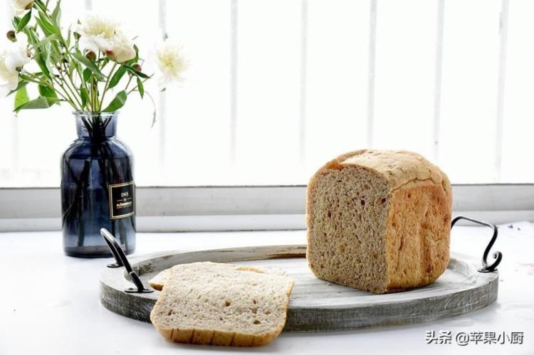 用好你家的面包机，让它变成你的好助手，做个面包就是这么简单